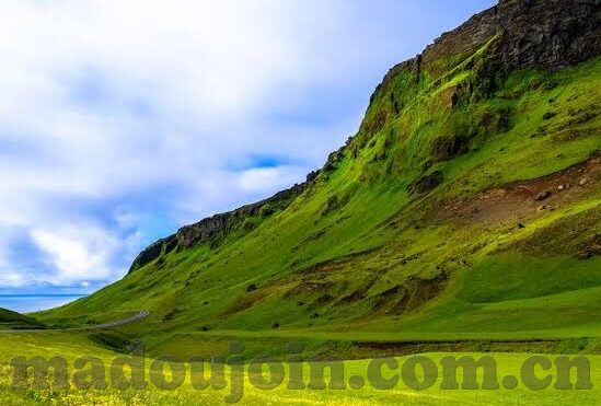 麻豆免费av视频-当网络视界遭遇伦理边陲，深思麻豆免费AV视频的幕后与影响